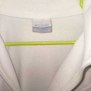 White women's Columbia fleece